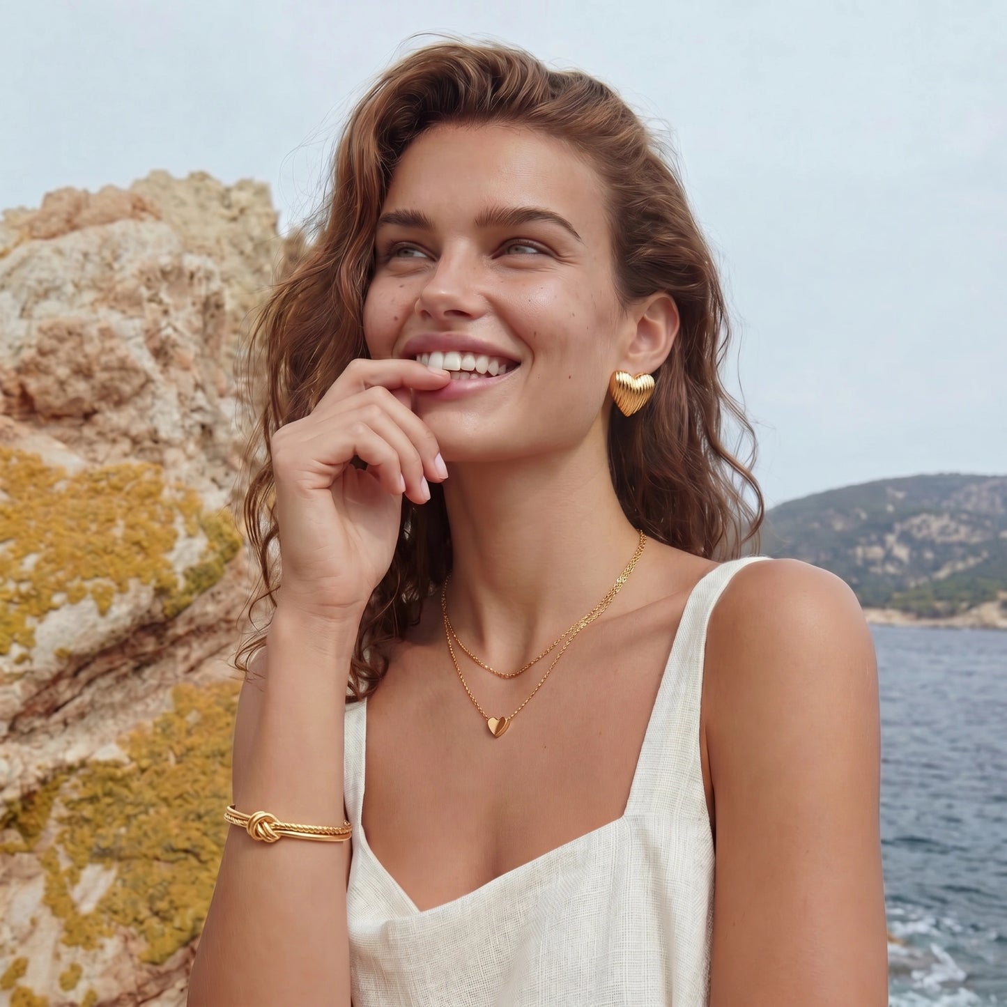 Bracciale Rigido con Nodo Dorato in oro placcato — confezione regalo Fiora Boutique