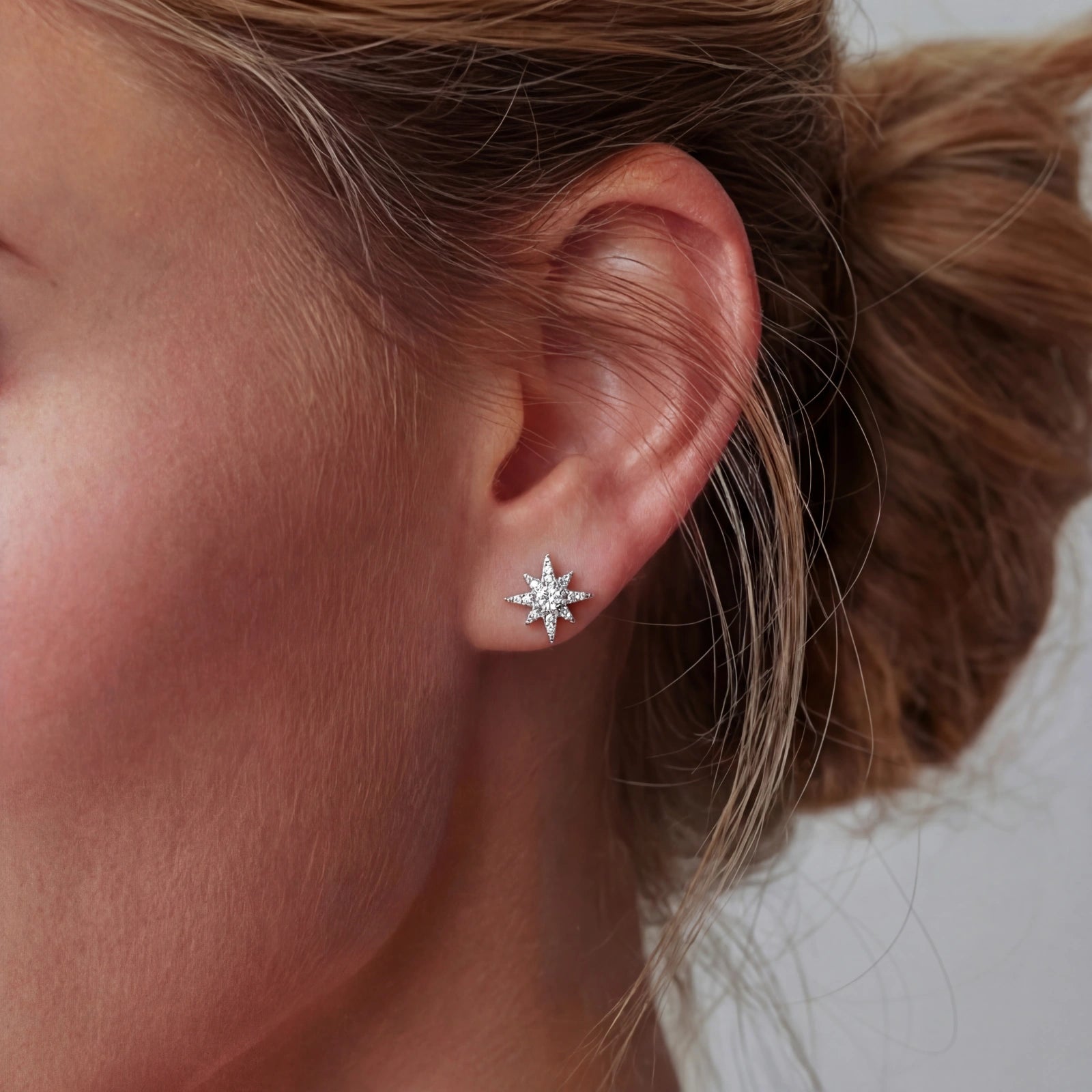 Orecchini a Stella Celestiale con moissanite e pavé in argento — confezione regalo Fiora Boutique