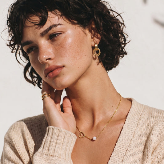 Collana Abbraccio Cuore e Perla in oro delicato — confezione regalo Fiora Boutique