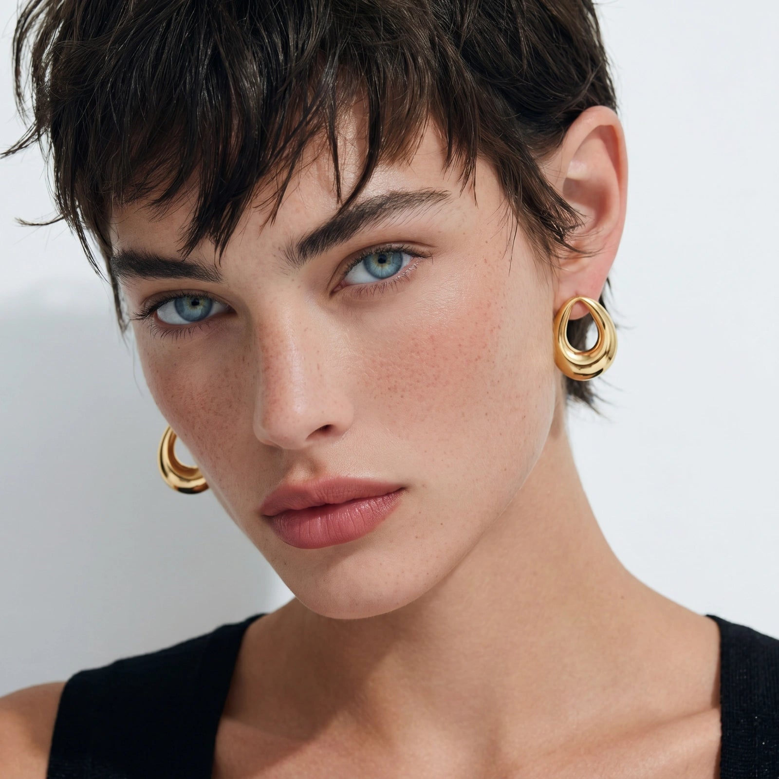 Orecchini a Cerchio Dorati in acciaio placcato 18k a forma di lacrima — confezione regalo Fiora Boutique