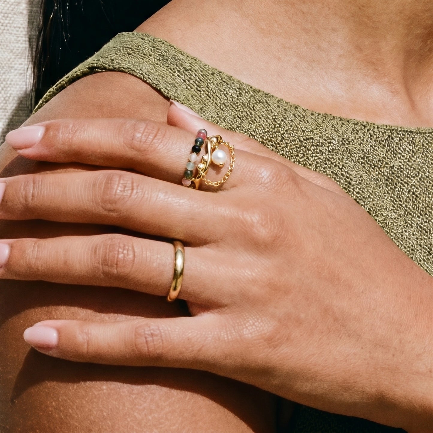 Anello a Catena Aurora con perla barocca e pietre di tormalina — confezione regalo Fiora Boutique